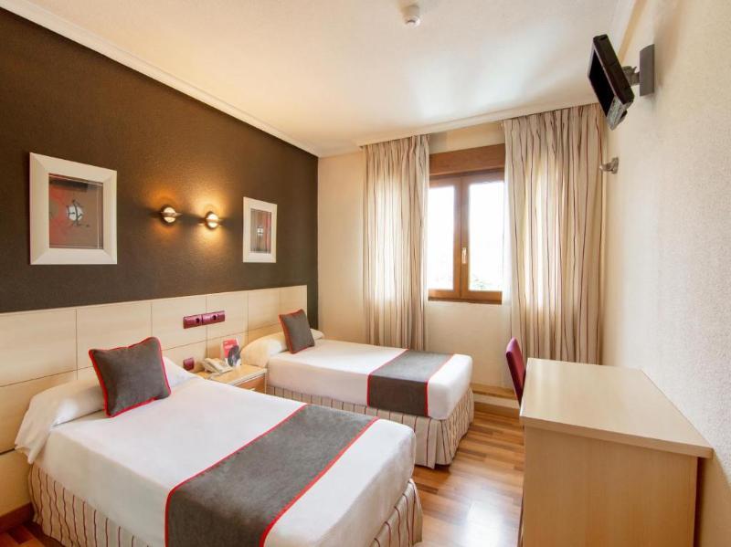 Hostal Rural El Cano By Vivere Stays Alpedrete Екстериор снимка