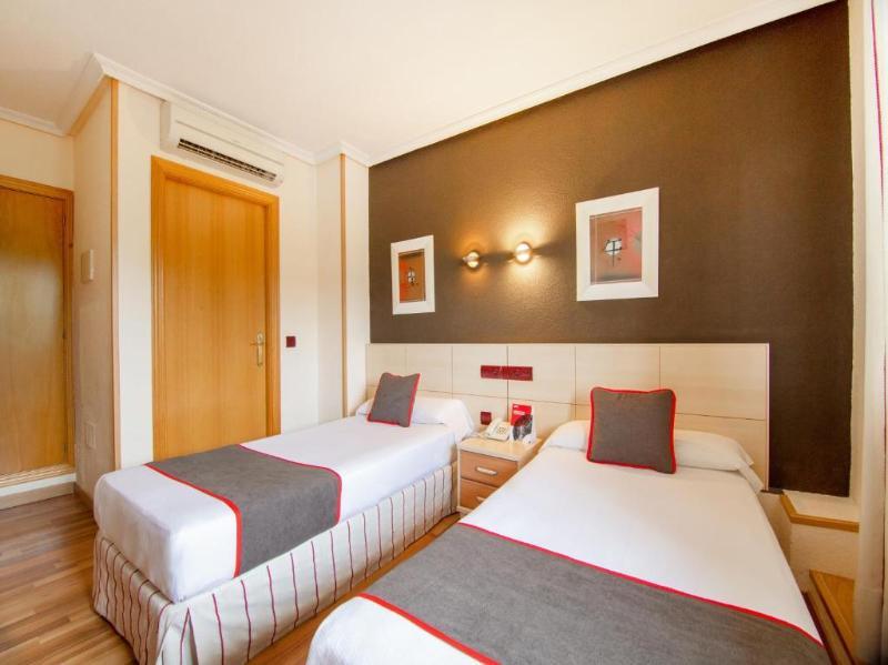 Hostal Rural El Cano By Vivere Stays Alpedrete Екстериор снимка