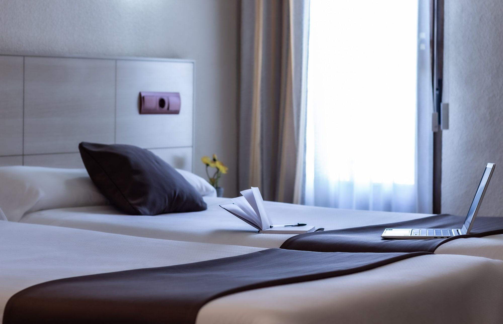 Hostal Rural El Cano By Vivere Stays Alpedrete Екстериор снимка